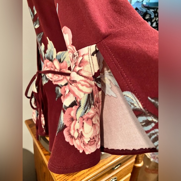 IZ BYER SIZE L WRAP V-NECK TOP W/FLAIR BELL SLEEVES, PEPLUM & TURQUOISE NECKLACE - Picture 9 of 12